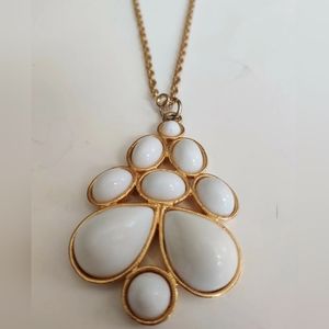 Vintage Unique Gold Tone Off White Tear Drop and Oval Shaped Stones Necklace